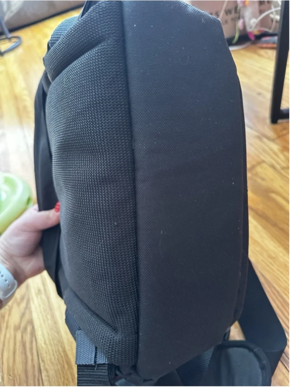 Tamrac Camera Bag Velocity 7x Sling Pack 5767 Adjustable Straps Model Photograph
